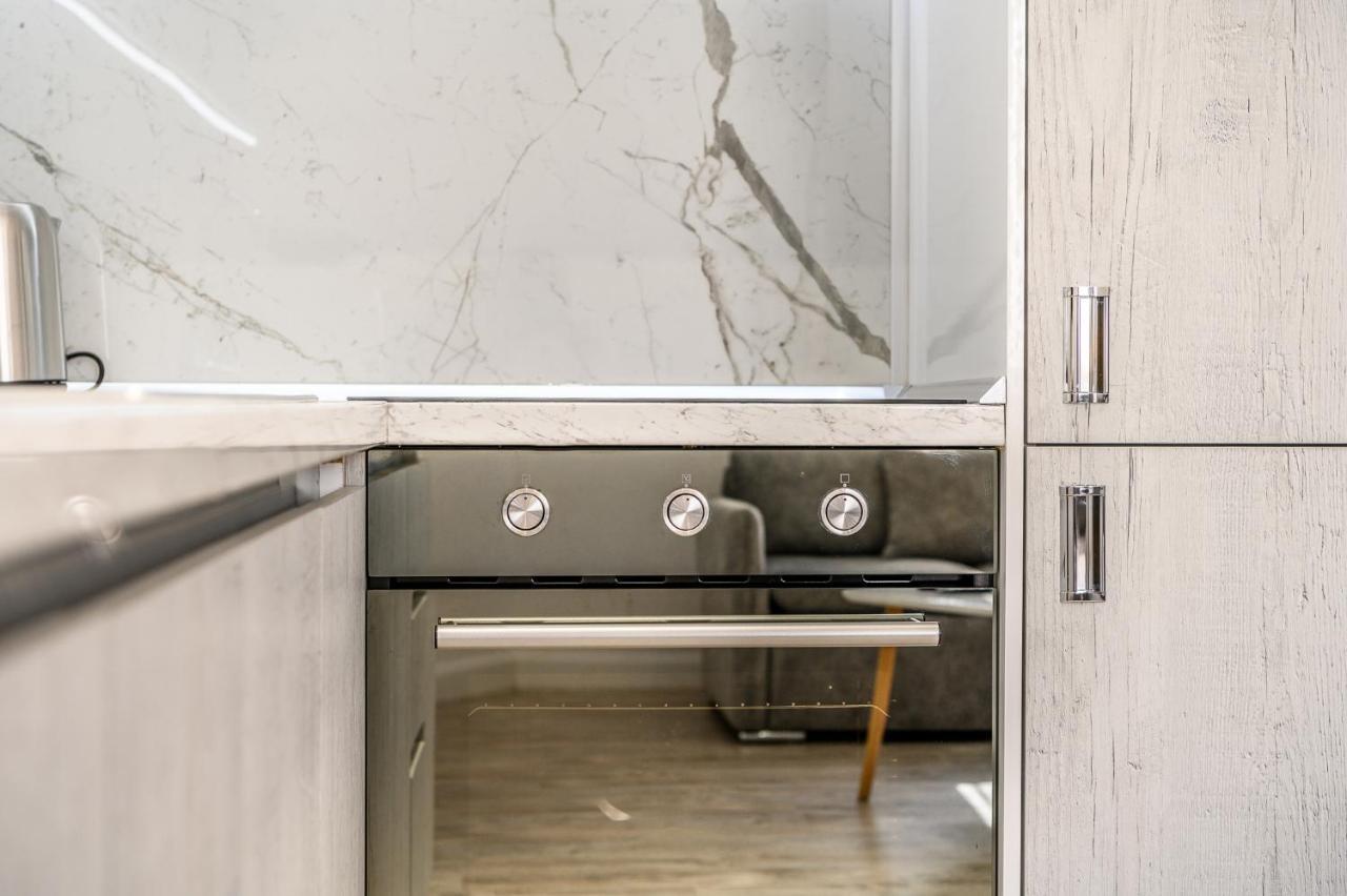 Miku Apartment-Modernly Designed Downtown Tirana Exterior photo